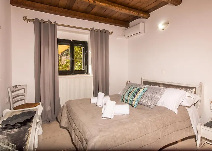 Xigia Escape Willa Khartáta